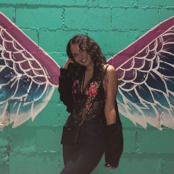 Meet your Posher, Niki - Picture 1 of 1